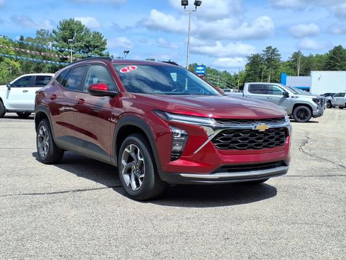 Used 2024 Chevrolet Trax LT w/ Driver Confidence Package FWD image 8