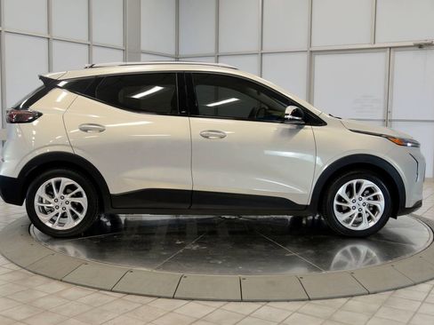 Used 2023 Chevrolet Bolt EUV LT w/ Driver Confidence Package image 9