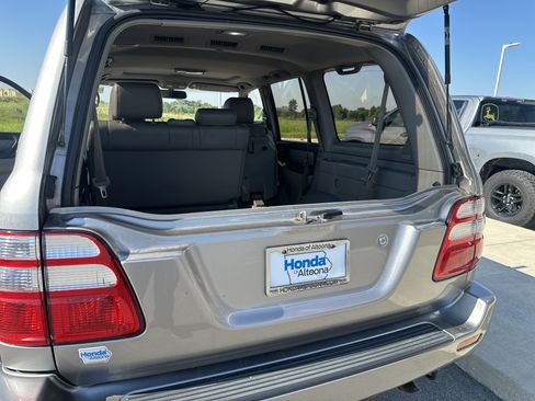 Used 2003 Toyota Land Cruiser AWD/4WD image 33