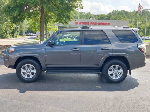 Used 2020 Toyota 4Runner SR5 AWD/4WD image 10