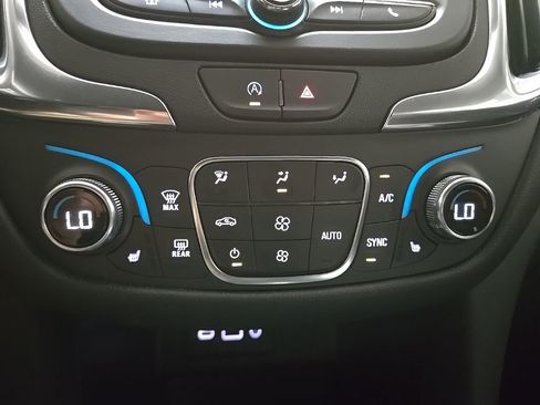 Used 2024 Chevrolet Equinox LT image 16