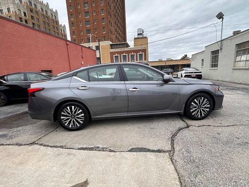 Certified 2023 Nissan Altima 2.5 SV FWD image 8