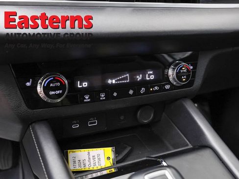 Used 2024 Mitsubishi Outlander SE AWD/4WD image 18