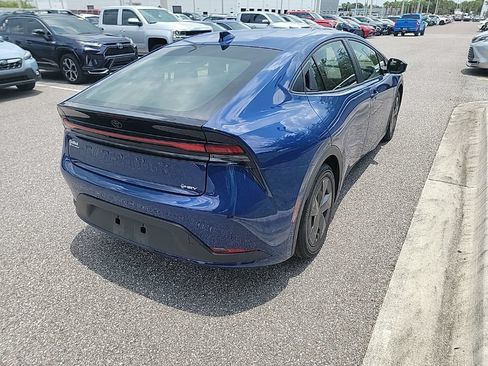 Used 2025 Toyota Prius LE FWD image 3