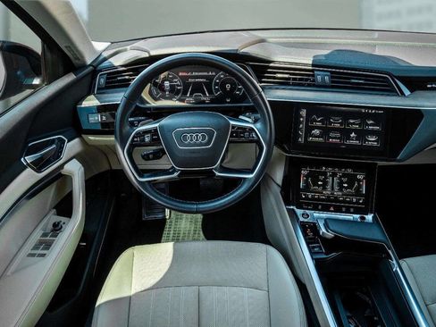 Used 2022 Audi e-tron Premium Plus w/ Premium Plus Package image 14