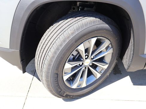 New 2026 Chevrolet Equinox LT w/ Convenience Package II AWD/4WD image 37