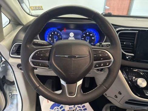 Used 2023 Chrysler Pacifica Touring-L FWD image 26
