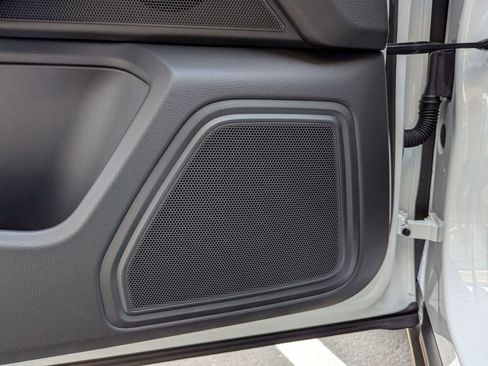 Certified 2025 Porsche Macan image 14