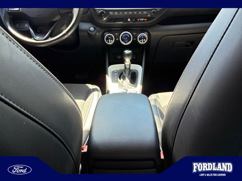 Used 2023 Hyundai Venue Limited FWD image 15
