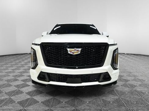 Used 2025 Cadillac Escalade ESV V image 8