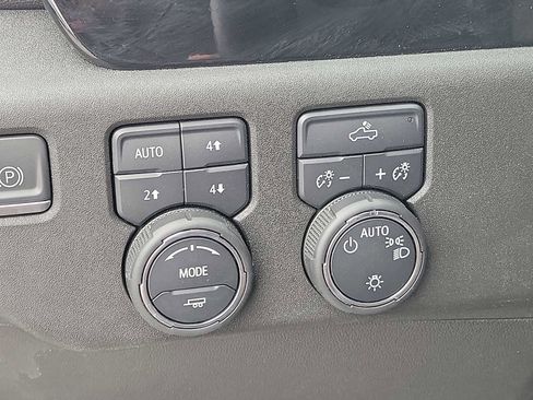 Used 2023 Chevrolet Silverado 1500 LT image 25