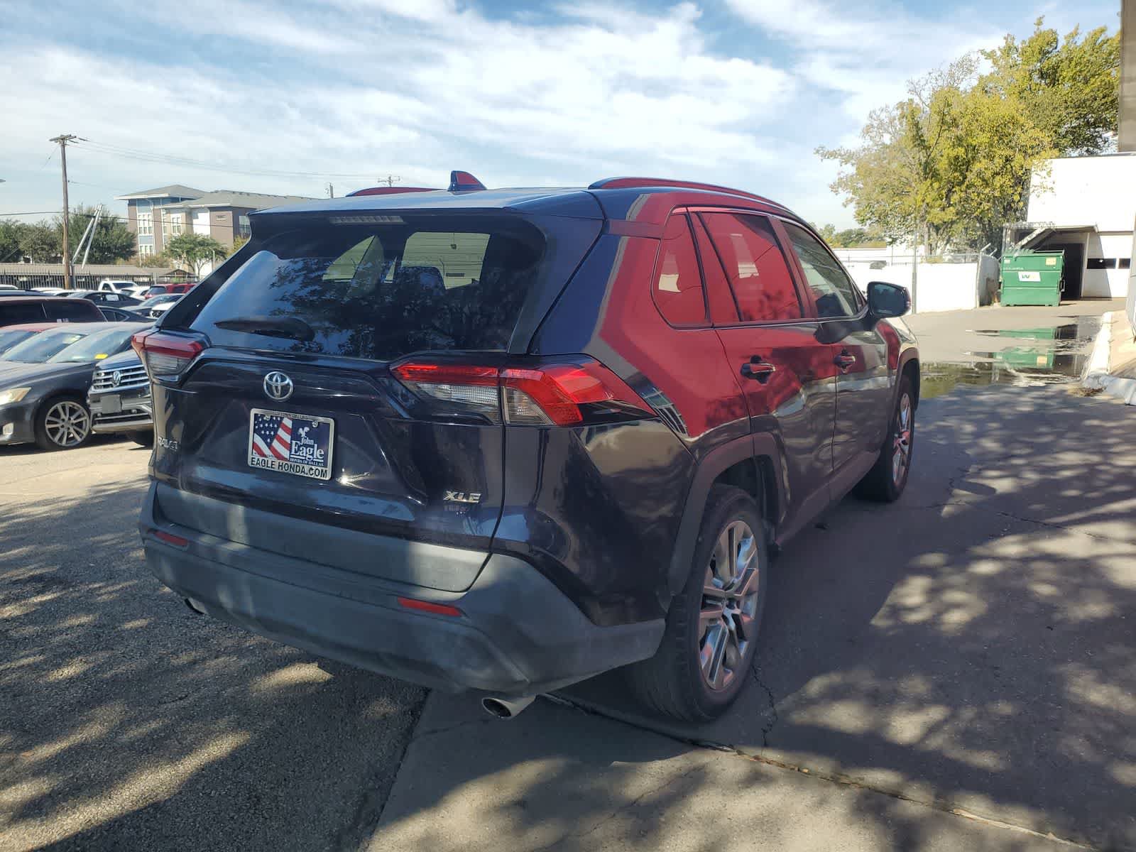 Used 2019 Toyota RAV4 XLE Premium FWD image 6