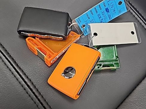 Certified 2025 Volvo XC90 T8 Ultra w/ Protection Package Premier image 5