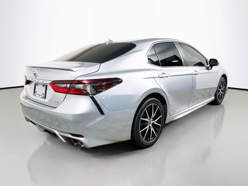 Used 2023 Toyota Camry SE FWD image 4
