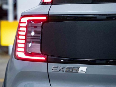 New 2026 Volvo EX30 Cross Country Ultra w/ Protection Package Premier AWD/4WD image 5