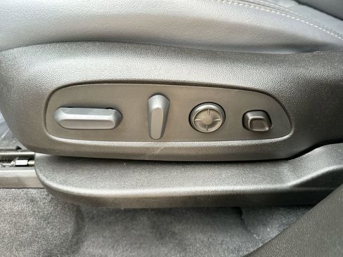 Used 2022 Buick Enclave Premium image 17