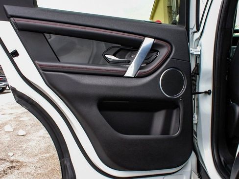 Used 2022 Land Rover Discovery Sport SE R-Dynamic image 11