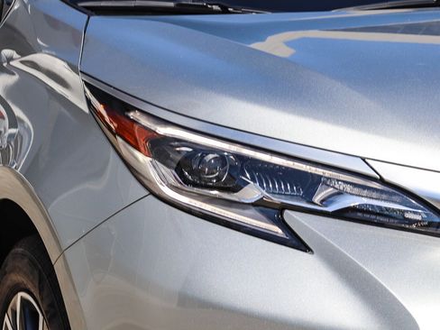 Used 2025 Toyota Sienna Platinum image 5