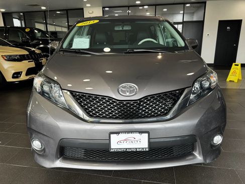 Used 2013 Toyota Sienna SE FWD image 8