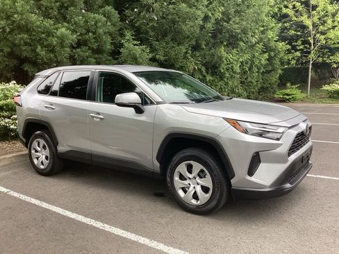 Used 2023 Toyota RAV4 LE FWD image 7