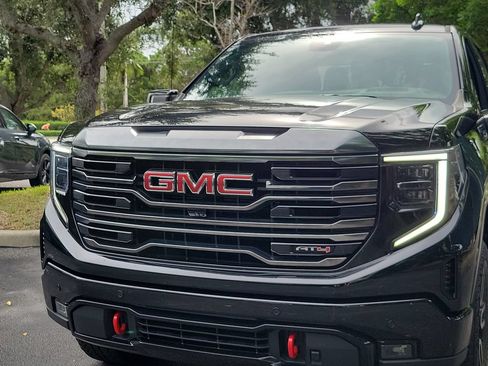 Certified 2022 GMC Sierra 1500 AT4 w/ AT4 Premium Package AWD/4WD image 9