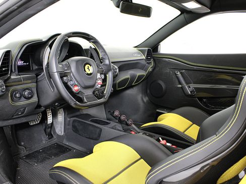 Used 2015 Ferrari 458 Speciale Coupe RWD image 37