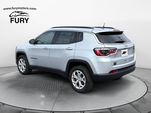 Used 2024 Jeep Compass Latitude AWD/4WD image 6
