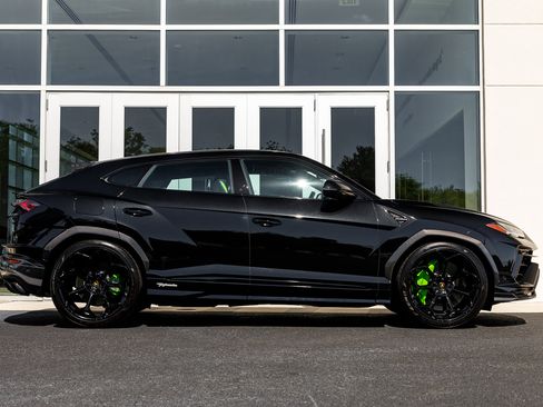 Used 2024 Lamborghini Urus Performante AWD/4WD image 18