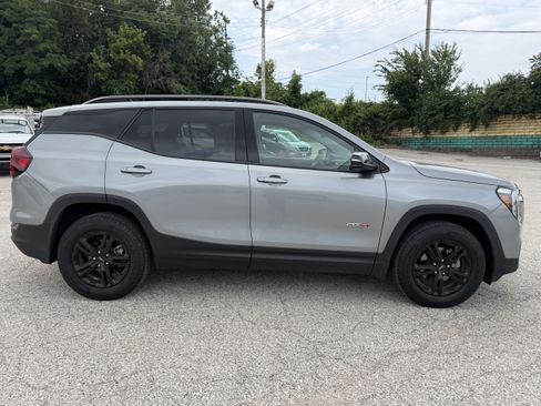 Used 2024 GMC Terrain AT4 AWD/4WD image 8