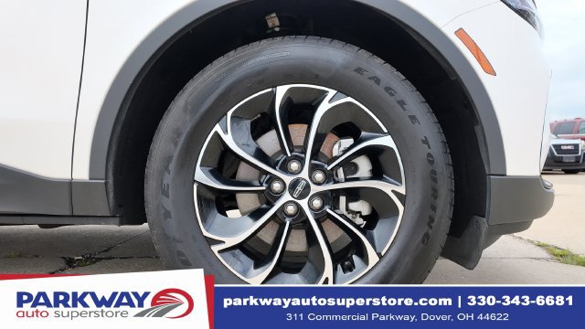 Certified 2025 Lincoln Nautilus Premier AWD/4WD image 10