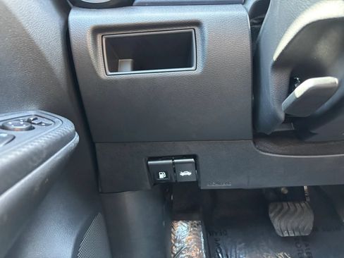 Used 2025 Nissan Versa SV w/ Trunk Package FWD image 20