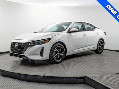 Used 2024 Nissan Sentra SV FWD image 2