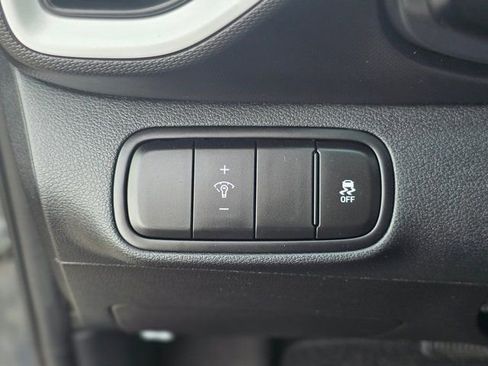 Used 2024 Hyundai Venue Limited image 34