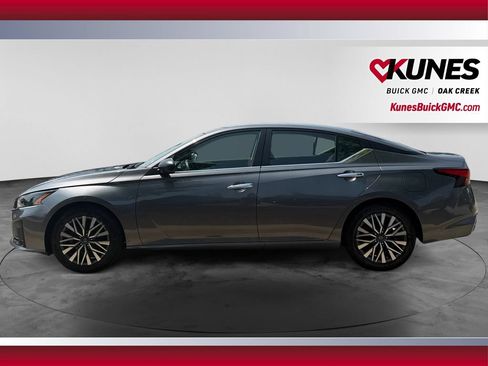 Used 2024 Nissan Altima 2.5 SV FWD image 6
