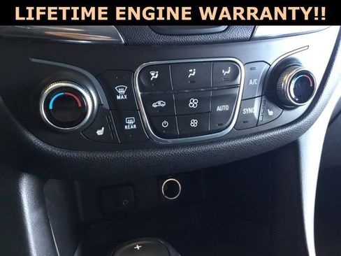 Used 2018 Chevrolet Equinox LT image 21