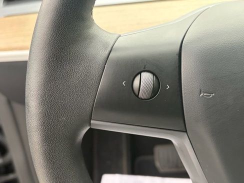 Used 2024 Tesla Model Y Long Range image 17