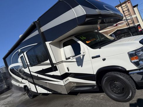 Used 2016 Ford E-450 and Econoline 450 Super Duty w/ Motorhome Prep Package image 22