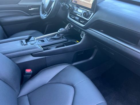 Certified 2025 Toyota Grand Highlander AWD image 18