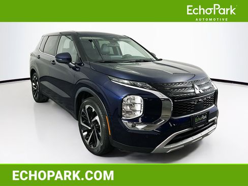 Used 2024 Mitsubishi Outlander SE image 1