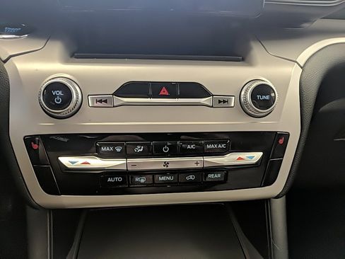 Certified 2023 Ford Explorer XLT image 18