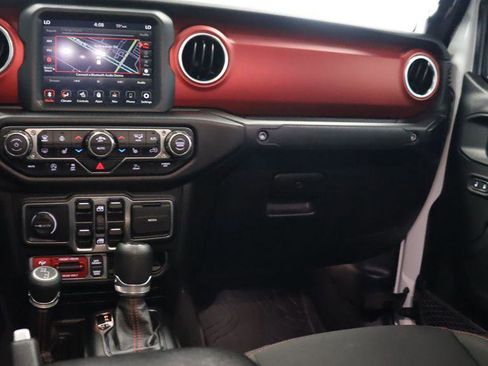 Used 2022 Jeep Gladiator Rubicon w/ Cold Weather Group AWD/4WD image 19