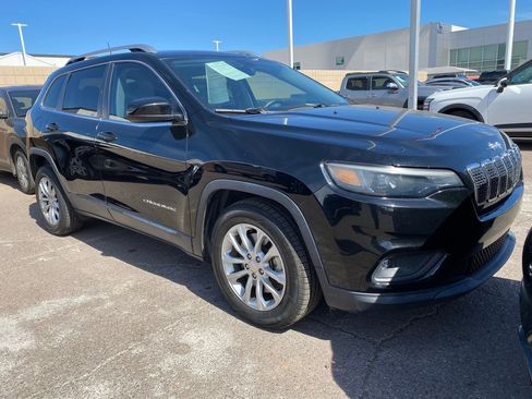 Used 2019 Jeep Cherokee Latitude w/ Popular Appearance Group image 2