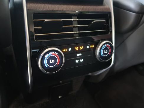 Used 2025 Land Rover Range Rover SE AWD/4WD image 36