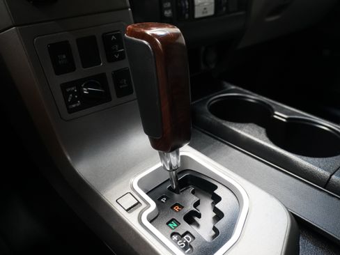 Used 2015 Toyota Sequoia Platinum image 26