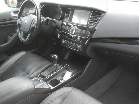 Used 2015 Kia Cadenza Premium w/ Luxury Package image 28
