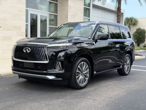 Certified 2026 INFINITI QX80 Luxe w/ Cargo Package RWD image 8