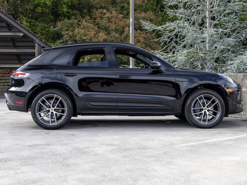 Certified 2026 Porsche Macan AWD/4WD image 12