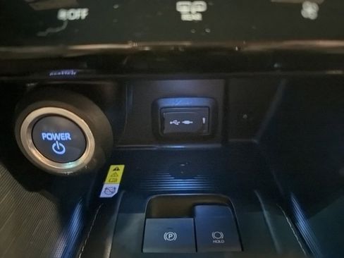 Used 2021 Toyota Venza XLE w/ Softex Package image 23