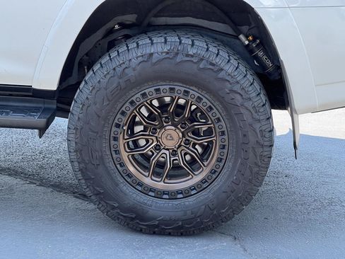 Used 2019 Toyota 4Runner SR5 AWD/4WD image 14