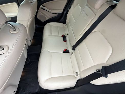 Used 2020 Mercedes-Benz GLA 250 w/ Convenience Package image 10